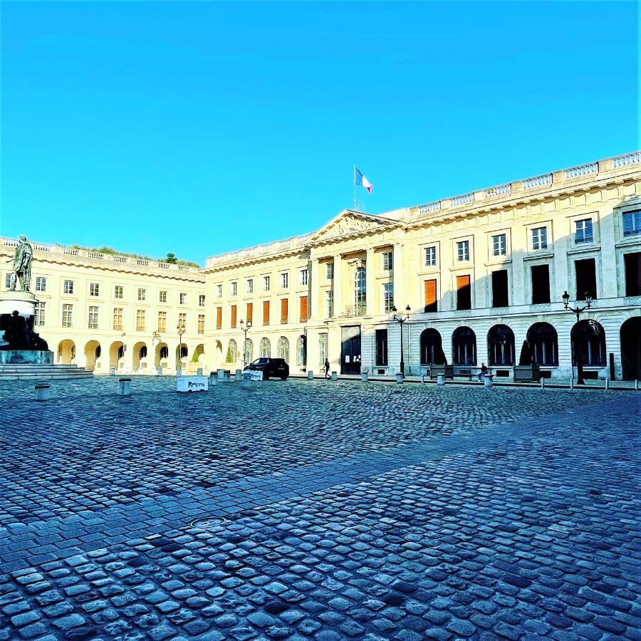 Charme De L'Ancien Pour Cet Appartement Entierement Renove Dans L'Hypercentre De Reims Zewnętrze zdjęcie