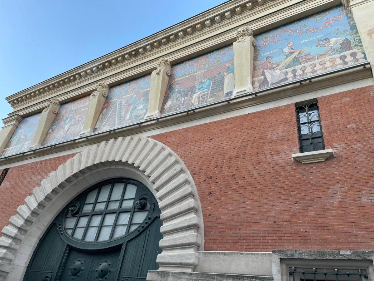Charme De L'Ancien Pour Cet Appartement Entierement Renove Dans L'Hypercentre De Reims Zewnętrze zdjęcie